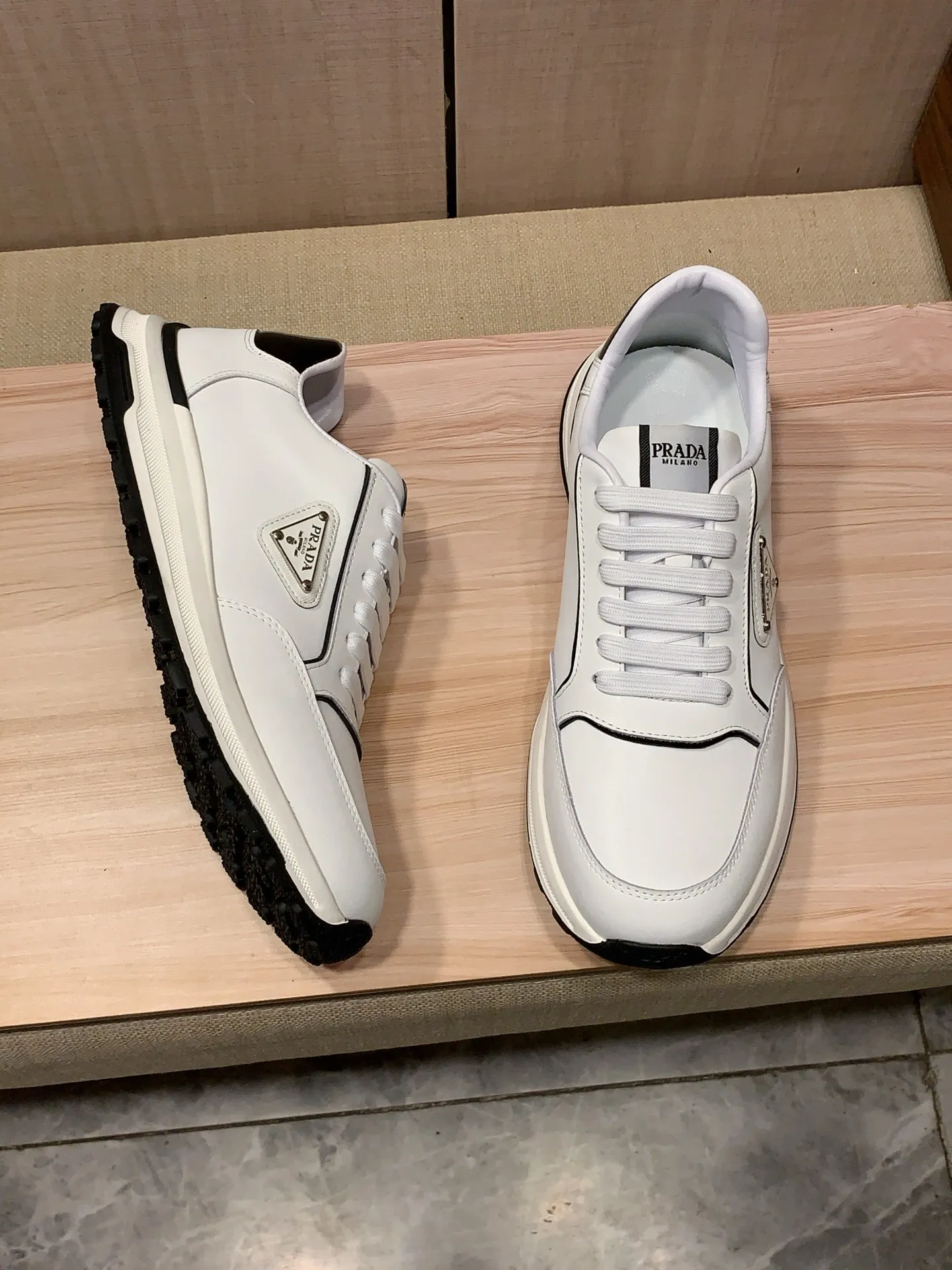 Men's Men's Shoes💰420💰💰🎩🎩[Lightning][Lightning] "PRADA*" The latest and most popular casual shoes, top brand [seduce] luxury~purchase, top~quality. [Strong] The upper is made of imported breathable cowhide with material ➕ breathable sheepskin feet (•) and fine workmanship. The original stylish and stylish soft rubber wear-resistant and non-slip outsole is light and comfortable on the feet. The real thing looks better when photographed. 122: code: 38-44, 2️⃣ colors selected